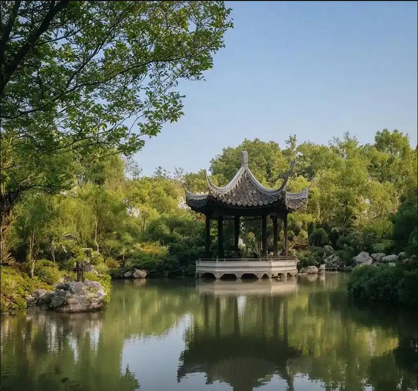 集美区逃离餐饮有限公司